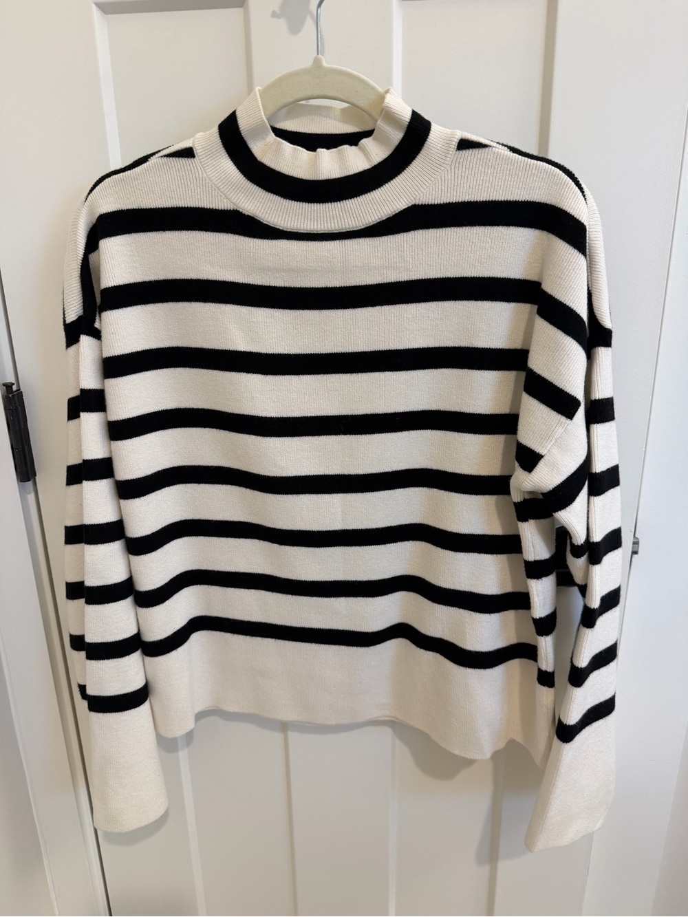 Evereve Black & White Striped Sweater